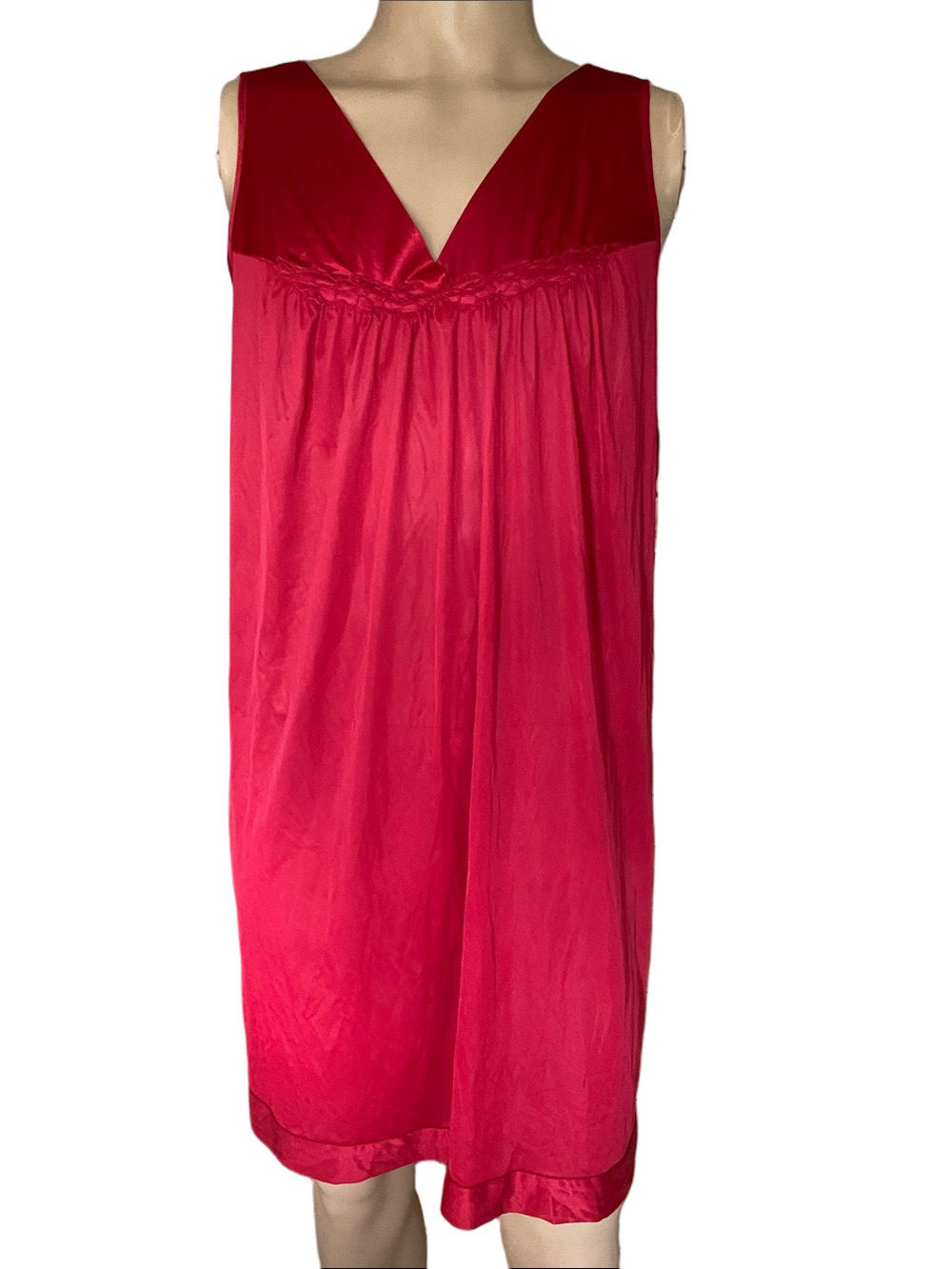 Vanity Fair vintage NWT Red V-Neck Satin-Trim Chemise